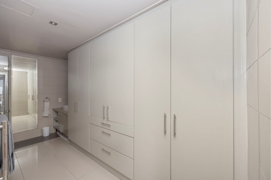 To Let 1 Bedroom Property for Rent in Green Point Western Cape